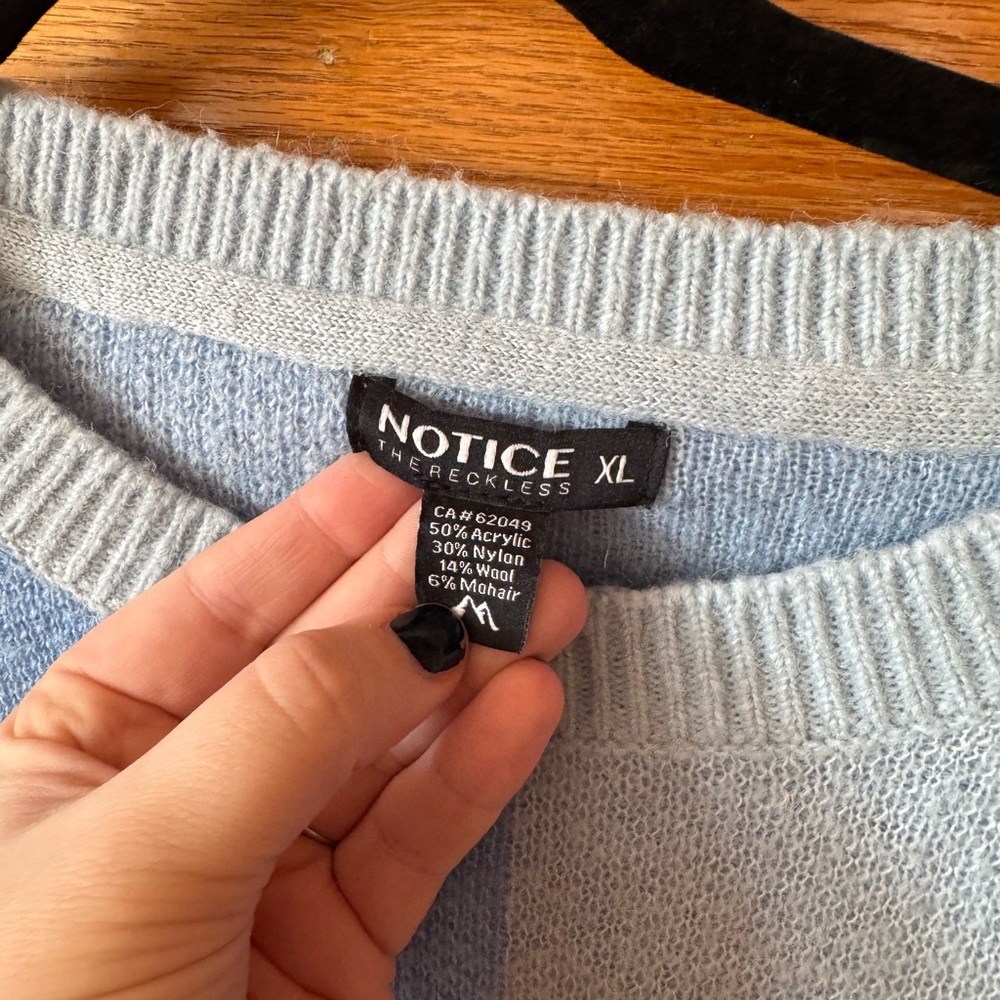 Notice the Reckless, Blue Checkered Sweater, Women’s Size XL - Picture 4 of 8